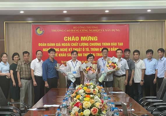 Đoàn đánh giá ngoài Saigon Academy thực hiện đánh giá chất lượng chương trình đào tạo tại Trường Cao đẳng Công nghiệp và Xây dựng (Bộ Công thương).